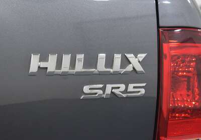 2020 TOYOTA HILUX SR5 (4X4)