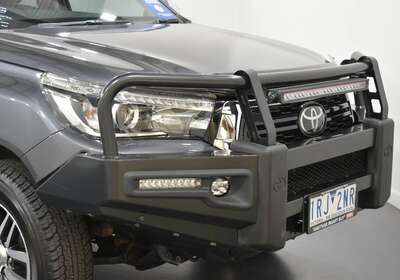 2020 TOYOTA HILUX SR5 (4X4)