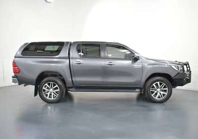 2020 TOYOTA HILUX SR5 (4X4)