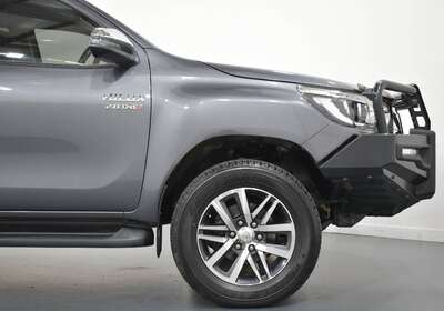 2020 TOYOTA HILUX SR5 (4X4)