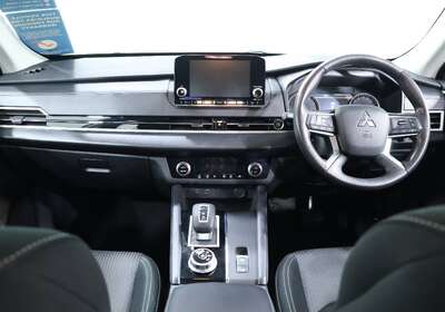 2023 MITSUBISHI OUTLANDER ES 5 SEAT (2WD)