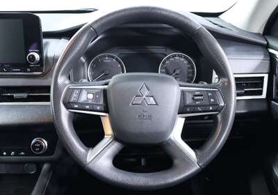 2023 MITSUBISHI OUTLANDER ES 5 SEAT (2WD)