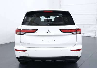 2022 MITSUBISHI OUTLANDER ES 5 SEAT (2WD)