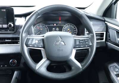 2022 MITSUBISHI OUTLANDER ES 5 SEAT (2WD)