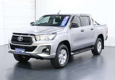 2019 TOYOTA HILUX SR (4X4)