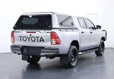 2018 TOYOTA HILUX SR (4X4)