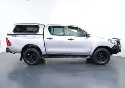 2018 TOYOTA HILUX SR (4X4)