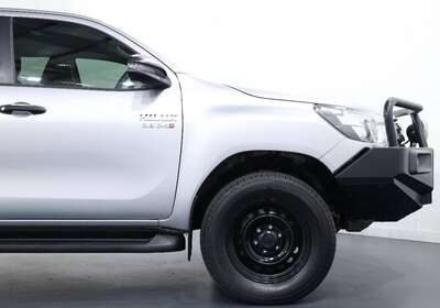 2018 TOYOTA HILUX SR (4X4)