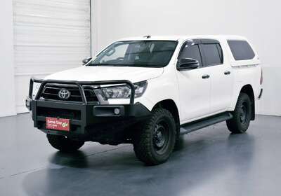 2020 TOYOTA HILUX SR (4X4)