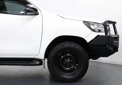 2020 TOYOTA HILUX SR (4X4)