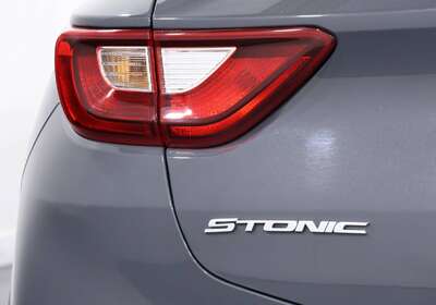 2022 KIA STONIC S