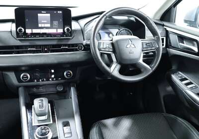 2023 MITSUBISHI OUTLANDER ES 5 SEAT (2WD)