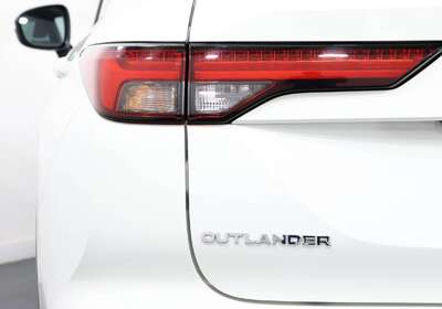 2022 MITSUBISHI OUTLANDER LS 7 SEAT (2WD)