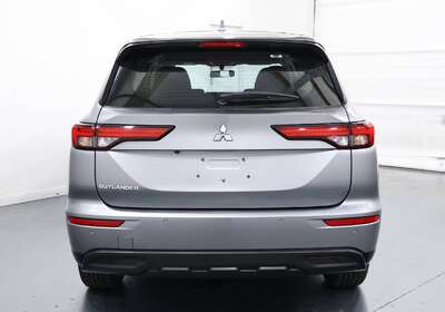 2023 MITSUBISHI OUTLANDER LS 7 SEAT (2WD)