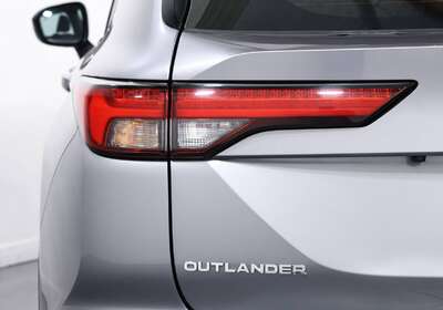 2023 MITSUBISHI OUTLANDER LS 7 SEAT (2WD)