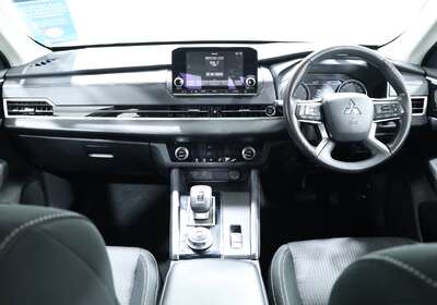 2023 MITSUBISHI OUTLANDER LS 7 SEAT (2WD)