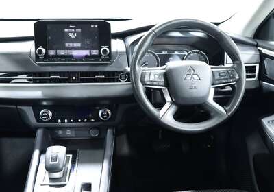2023 MITSUBISHI OUTLANDER LS 7 SEAT (2WD)