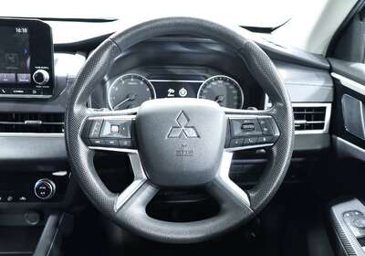 2023 MITSUBISHI OUTLANDER LS 7 SEAT (2WD)