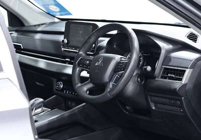 2023 MITSUBISHI OUTLANDER LS 7 SEAT (2WD)