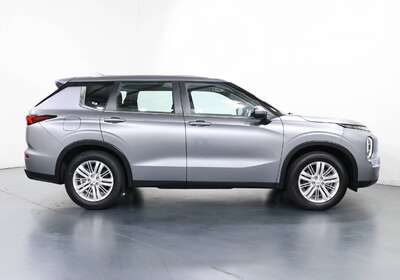 2023 MITSUBISHI OUTLANDER LS 7 SEAT (2WD)