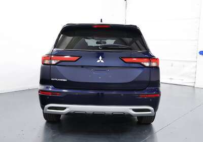 2024 MITSUBISHI OUTLANDER LS 7 SEAT (2WD)