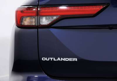 2024 MITSUBISHI OUTLANDER LS 7 SEAT (2WD)