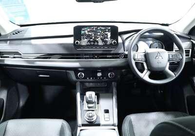 2024 MITSUBISHI OUTLANDER LS 7 SEAT (2WD)