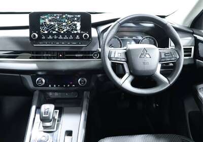 2024 MITSUBISHI OUTLANDER LS 7 SEAT (2WD)