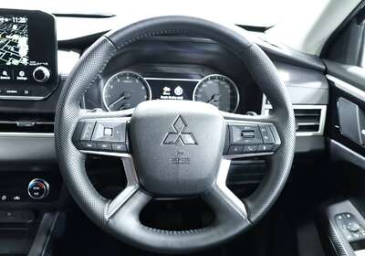 2024 MITSUBISHI OUTLANDER LS 7 SEAT (2WD)