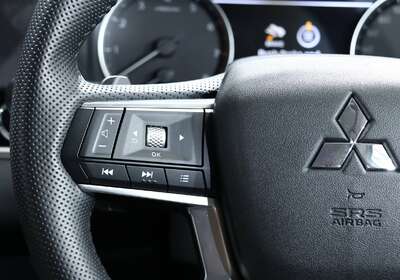 2024 MITSUBISHI OUTLANDER LS 7 SEAT (2WD)