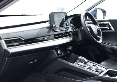 2024 MITSUBISHI OUTLANDER LS 7 SEAT (2WD)