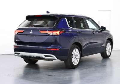 2024 MITSUBISHI OUTLANDER LS 7 SEAT (2WD)