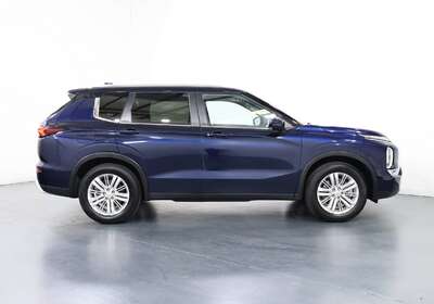 2024 MITSUBISHI OUTLANDER LS 7 SEAT (2WD)