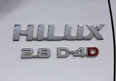 2018 TOYOTA HILUX SR (4X4)
