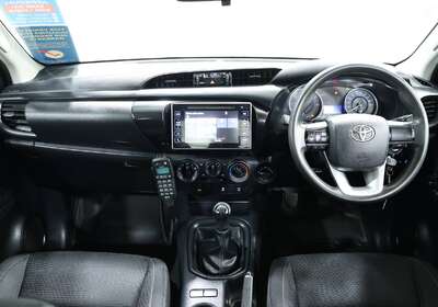2018 TOYOTA HILUX SR (4X4)