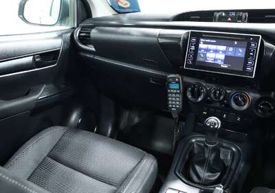2018 TOYOTA HILUX SR (4X4)