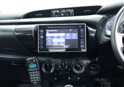 2018 TOYOTA HILUX SR (4X4)