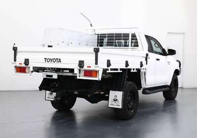 2018 TOYOTA HILUX SR (4X4)