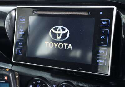 2018 TOYOTA HILUX SR (4X4)