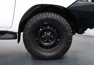 2018 TOYOTA HILUX SR (4X4)