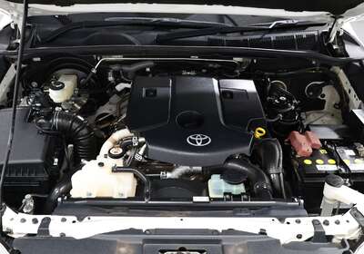 2018 TOYOTA HILUX SR (4X4)