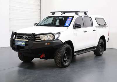 2018 TOYOTA HILUX SR (4X4)