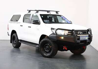 2018 TOYOTA HILUX SR (4X4)