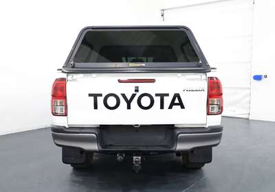 2018 TOYOTA HILUX SR (4X4)