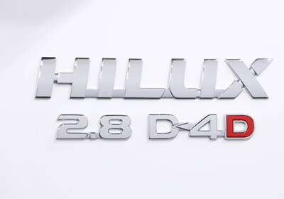2018 TOYOTA HILUX SR (4X4)