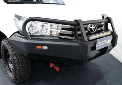 2018 TOYOTA HILUX SR (4X4)