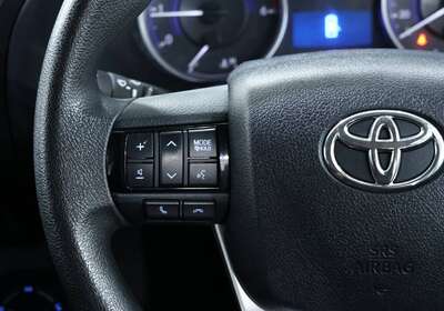 2018 TOYOTA HILUX SR (4X4)