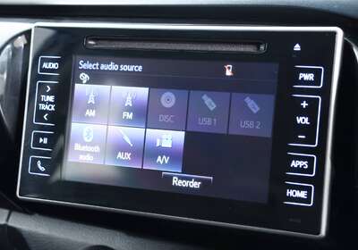 2018 TOYOTA HILUX SR (4X4)