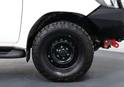 2018 TOYOTA HILUX SR (4X4)