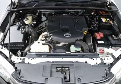 2018 TOYOTA HILUX SR (4X4)